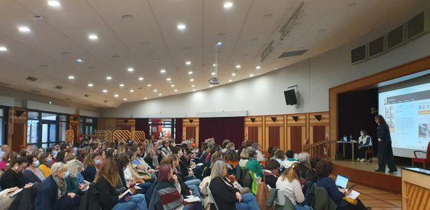 Public nombreux assistant à la conférence sur l’approche Carpe Diem à la Résidence de Plougastel.