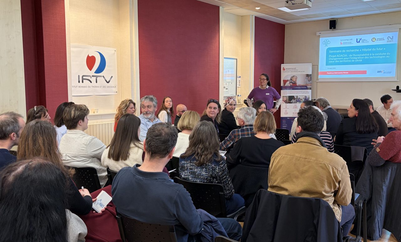 Participants réunis en salle lors d’un séminaire du Living Lab de l’Hospitalité