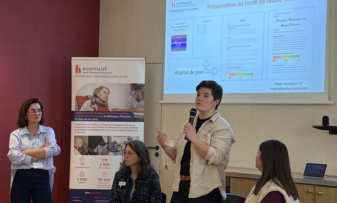 Équipe d’addictologie de la Polyclinique Saint-Laurent présentant l’utilisation d’un casque de réalité virtuelle